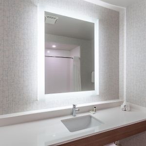 Queen Room Mobility or hearing accessible